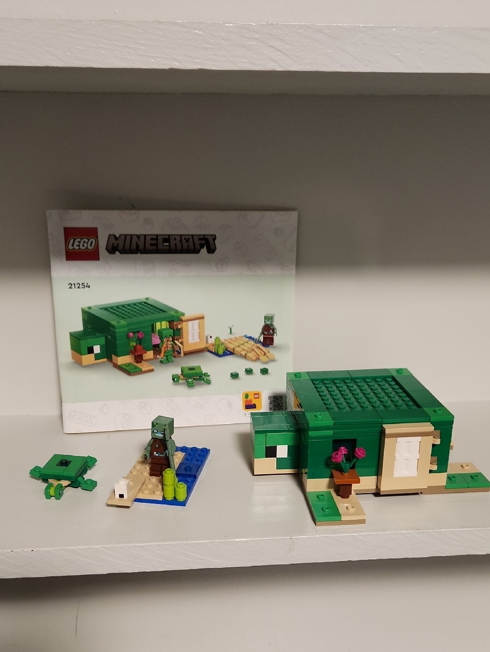 LEGO Minecraft Turtle House in Green with Tan Accents - 21254
